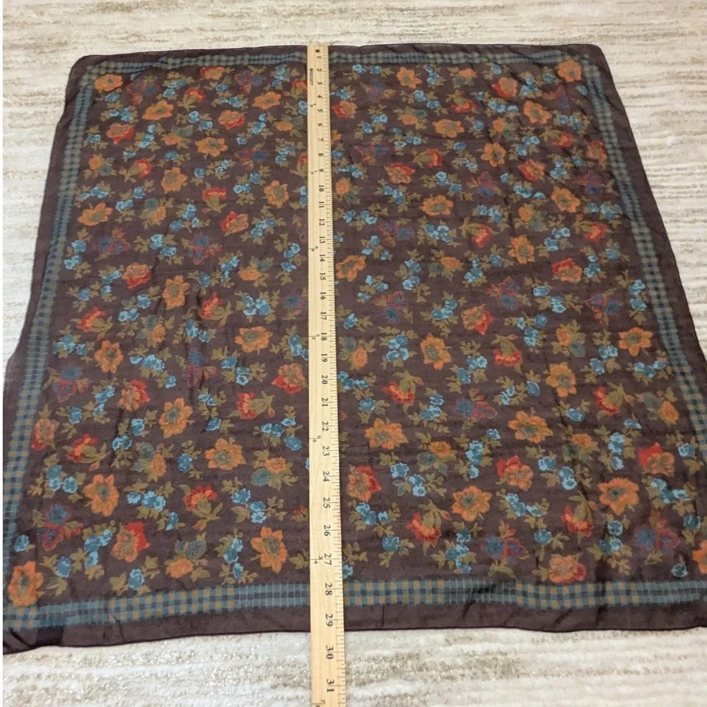 GAP square scarf